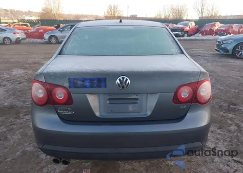 2010 Volkswagen Jetta S z USA, uszkodzony, nr VIN 3VWJZ7AJXAM003865